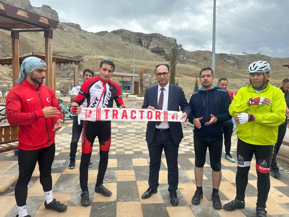 İranlı bisikletçiler Iğdır’da