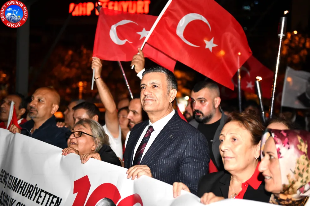  Esenyurt’taki 100. Yılında On Binler Bayraklarıyla Coşku kattı