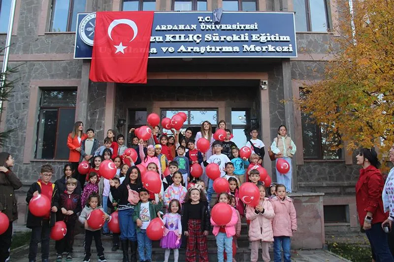  Cumhuriyetin 100. Yılı Coşkuyla Kutlandı