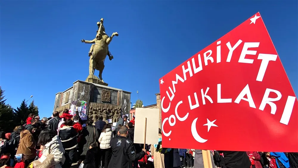 Cumhuriyetin torunları Ataya mektup bıraktı