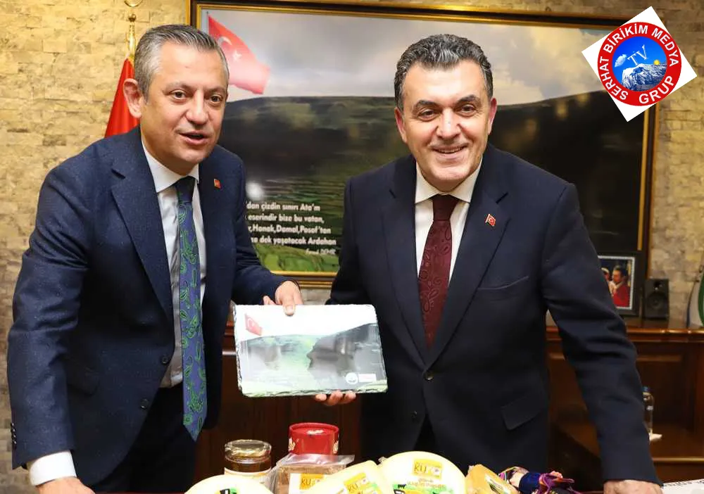 CHP Lideri Özgür Özel Ardahan’da Coşkuyla Karşılandı