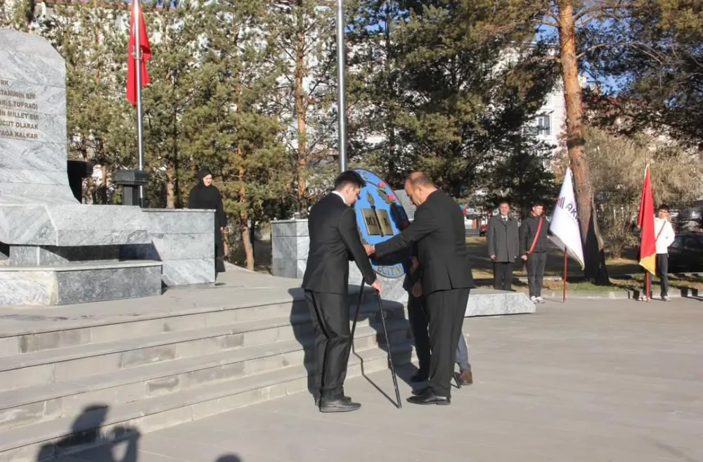 Kars’ta Öğretmenler Günü kutlandı