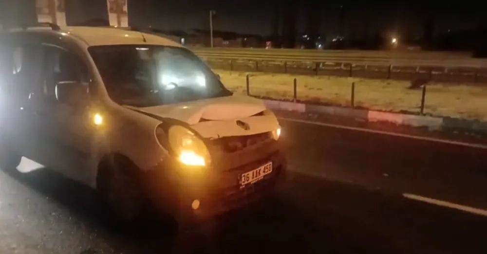 Kars’ta gizli buzlanma zincirleme kazaya yol açtı: 11 araç birbirine girdi