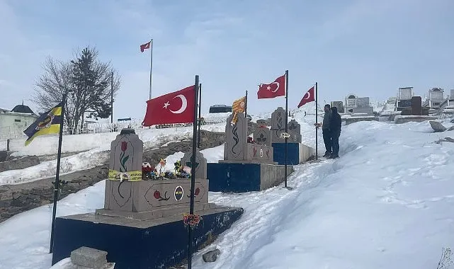 6 Şubat depreminin yıldönümünde mezarı başında anıldı