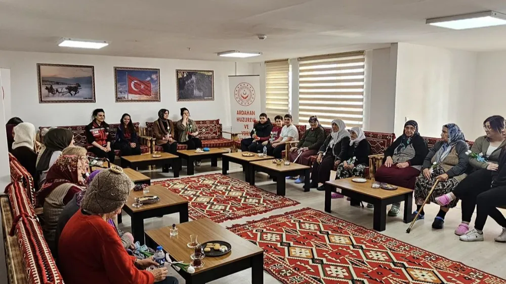 Huzurevi’ne Anneler Günü ziyareti