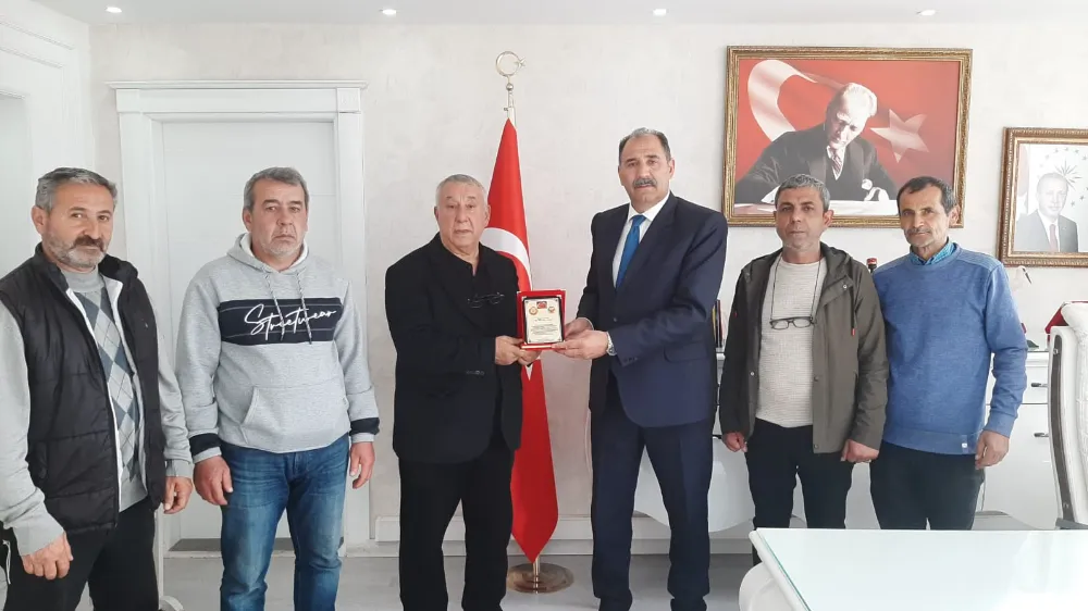 Serdar Ünsal’dan Iğdır Milli Eğitim Müdürü Aziz Gün’e Teşekkür Plaketi