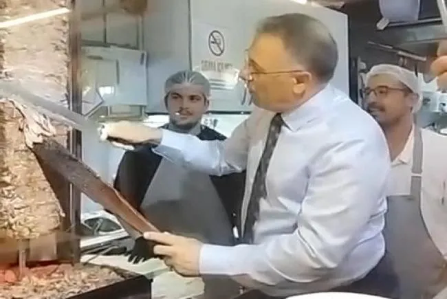 Iğdır Üniversitesi Rektörü Meğer Dönerci Ustasıymış! 