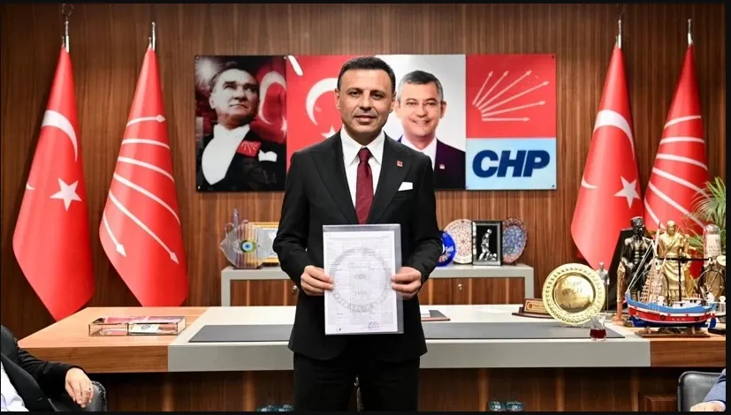 Özgür Çelik mazbatasını aldı, Gürsel Tekin
